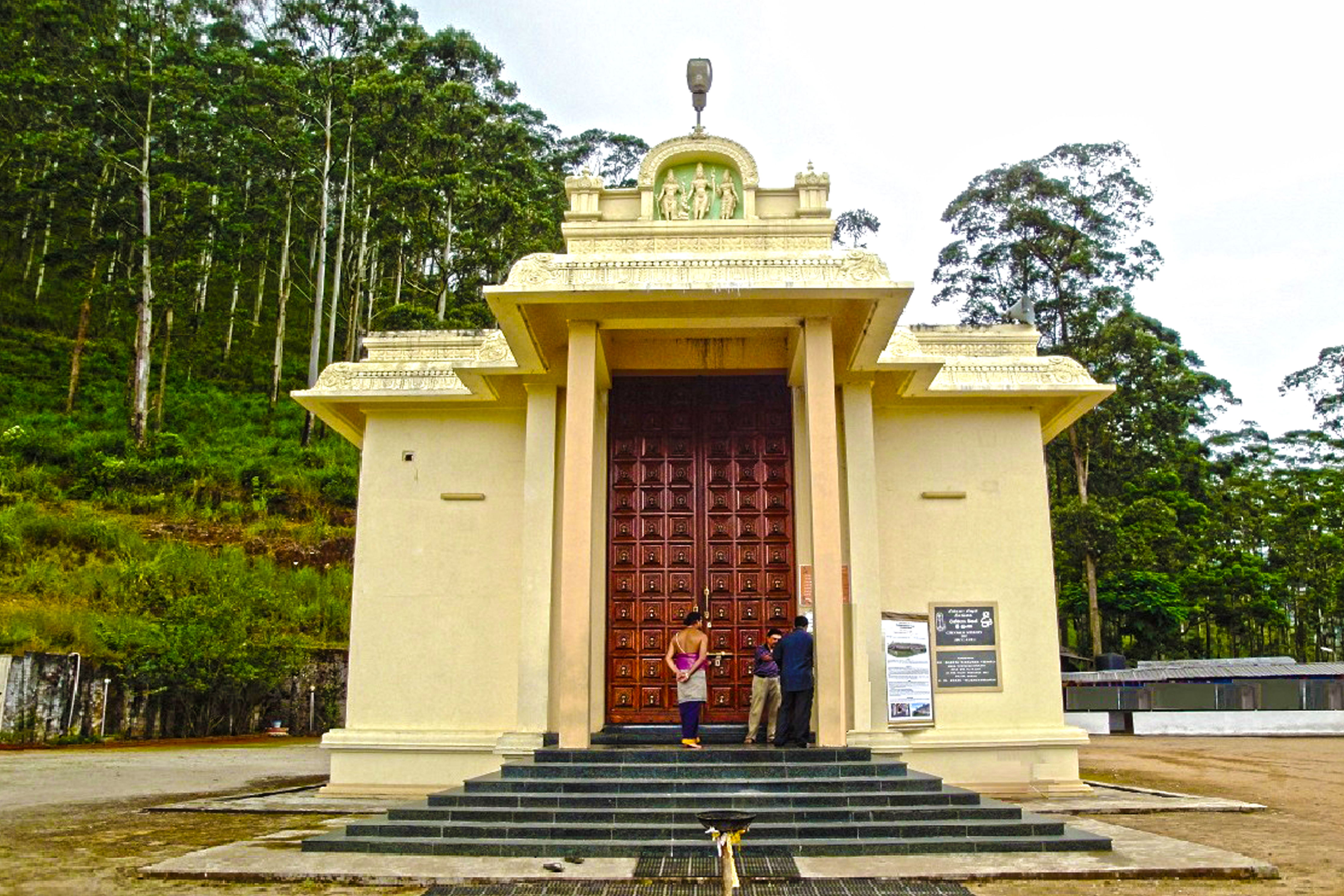 Ramayana Tour to Sri Lanka, The Ramayana is one of the greatest legends of both Sri Lanka and India. Click here to find perfect Sri Lanka Holiday Package that will take you to crucial Ramayana places in Sri Lanka. This Ramayana trail will be the perfect blend of pilgrimage and beautiful nature in Sri Lanka. Explore the history of Rama Ravana in Sri Lanka on your Sri Lankan Holidays with Sri Lanka best holidaymaker “ Overa Tours”