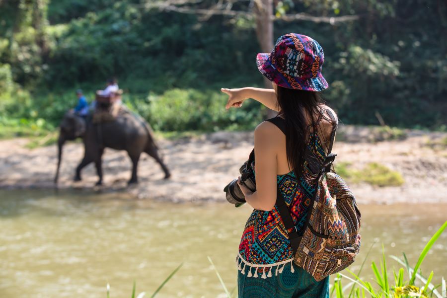Female tourist, Sri Lanka travel guide