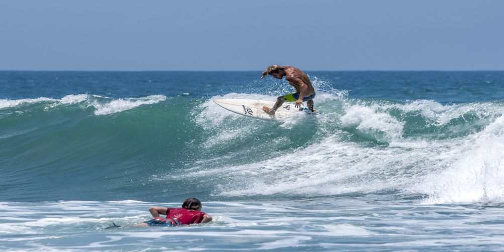Surfing in Arugam bay Sri Lanka