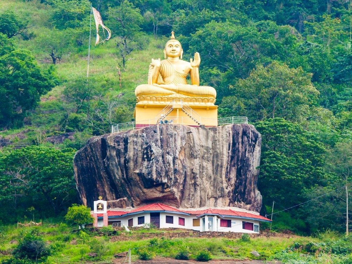 Aluviharaya rock temple- places to visit in Matale