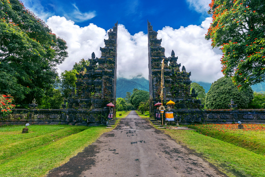 Big entrance gate in Bali, Indonesia, 4 days Bali Tour