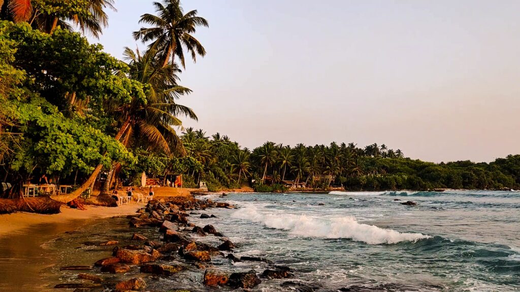 Hiriketiya beach